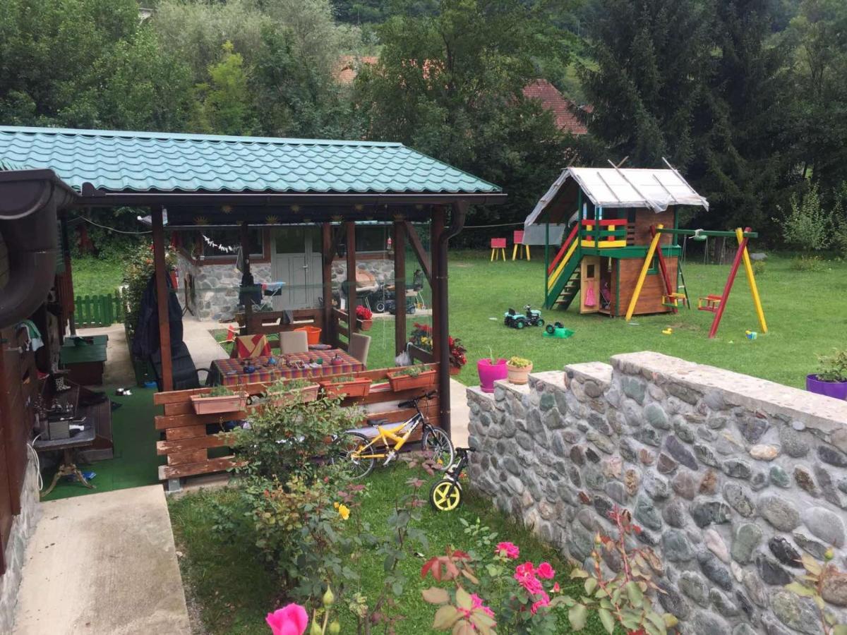 Cottage Ravna Rijeka 비옐로폴레 외부 사진